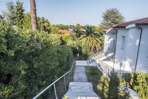 Property grounds - N230 - Numana, brand new three-room apartment with garden (Numana)