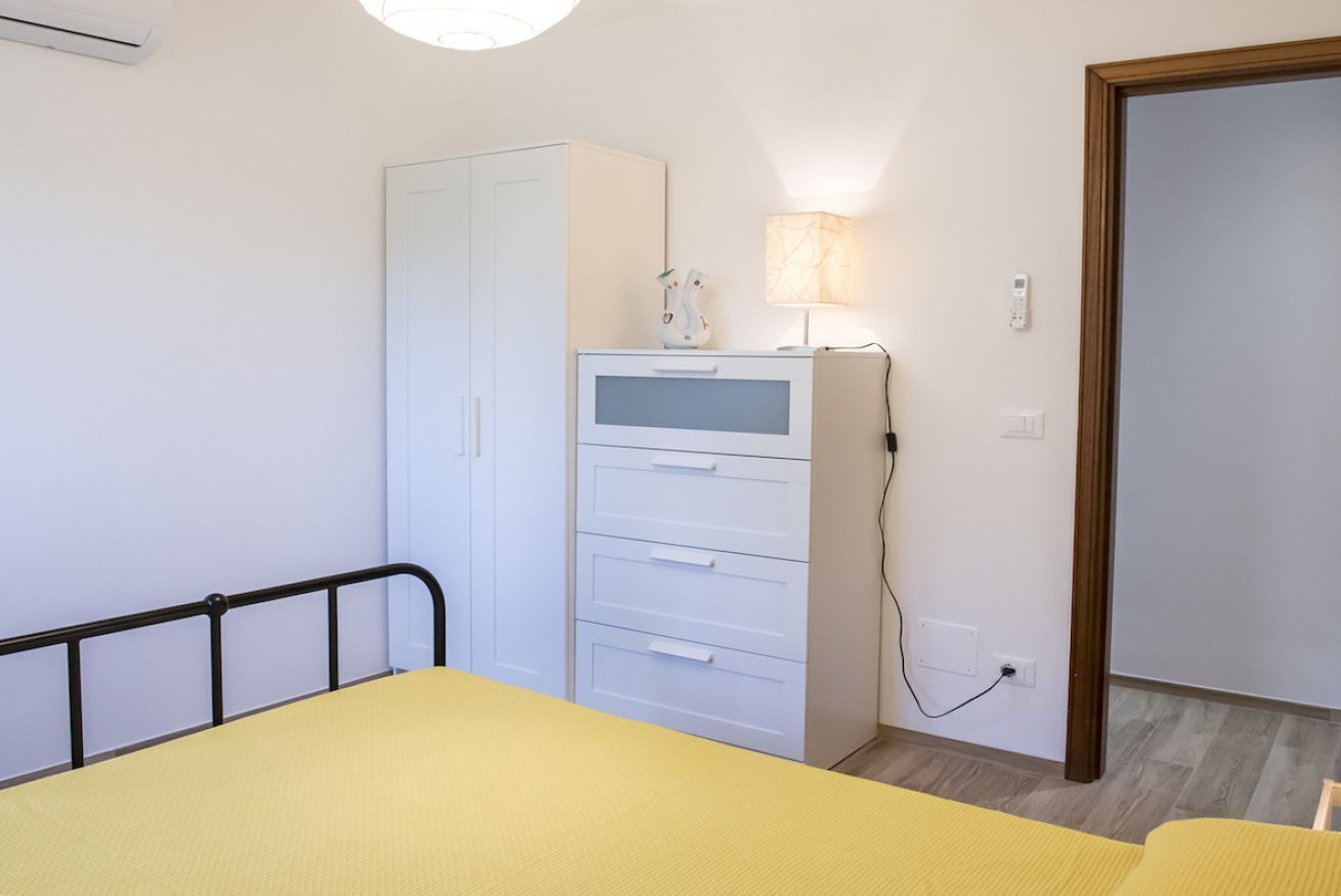 2 bedrooms, bed sheets