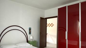 2 bedrooms, bed sheets