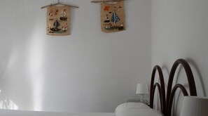 1 bedroom, bed sheets