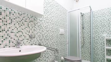 Shower, bidet, towels