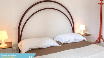 1 bedroom, bed sheets