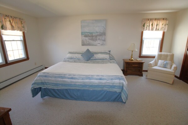 4 bedrooms, iron/ironing board, Internet