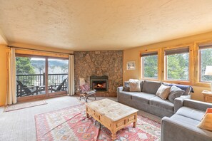 TV connectée, cheminée, lecteur de DVD