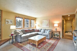 Smart TV, fireplace, DVD player - Park Place Mount Massive Condo: Ski-in, Prime Location (Breckenridge)