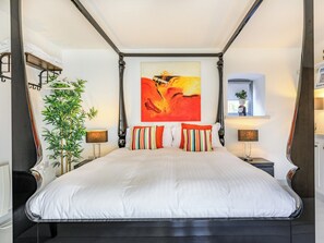 3 室のベッドルーム、WiFi (無料)、ベッドシーツ、車椅子でアクセスできる設備