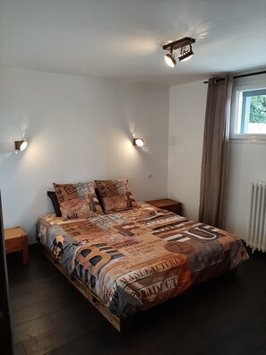 2 Schlafzimmer, Bügeleisen/Bügelbrett, Reisekinderbett, kostenloses WLAN