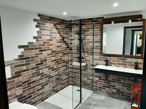 Very large space with industrial feel