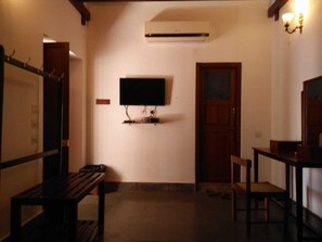 Executive Club | Premium bedding, memory-foam beds, in-room safe, desk - Esparan Heritage (Puducherry)