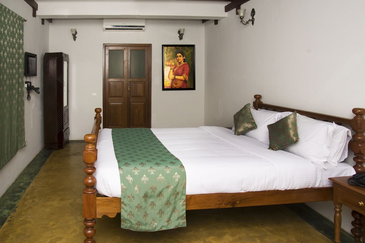 Courtyard Room