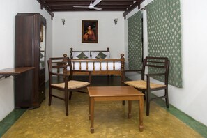 Club Room | Peralatan tempat tidur premium, busa memori, peti besi dalam bilik 