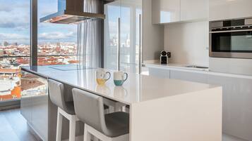 Exclusive Apartment, 2 Bedrooms | Private kitchen