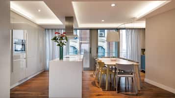 City Duplex, 3 Bedrooms, Terrace, City View | Private kitchen