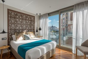 Exclusive Apartment, 2 Bedrooms | In-room safe, desk, soundproofing, iron/ironing board