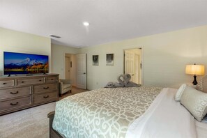 5 bedrooms, iron/ironing board, free WiFi, bed sheets