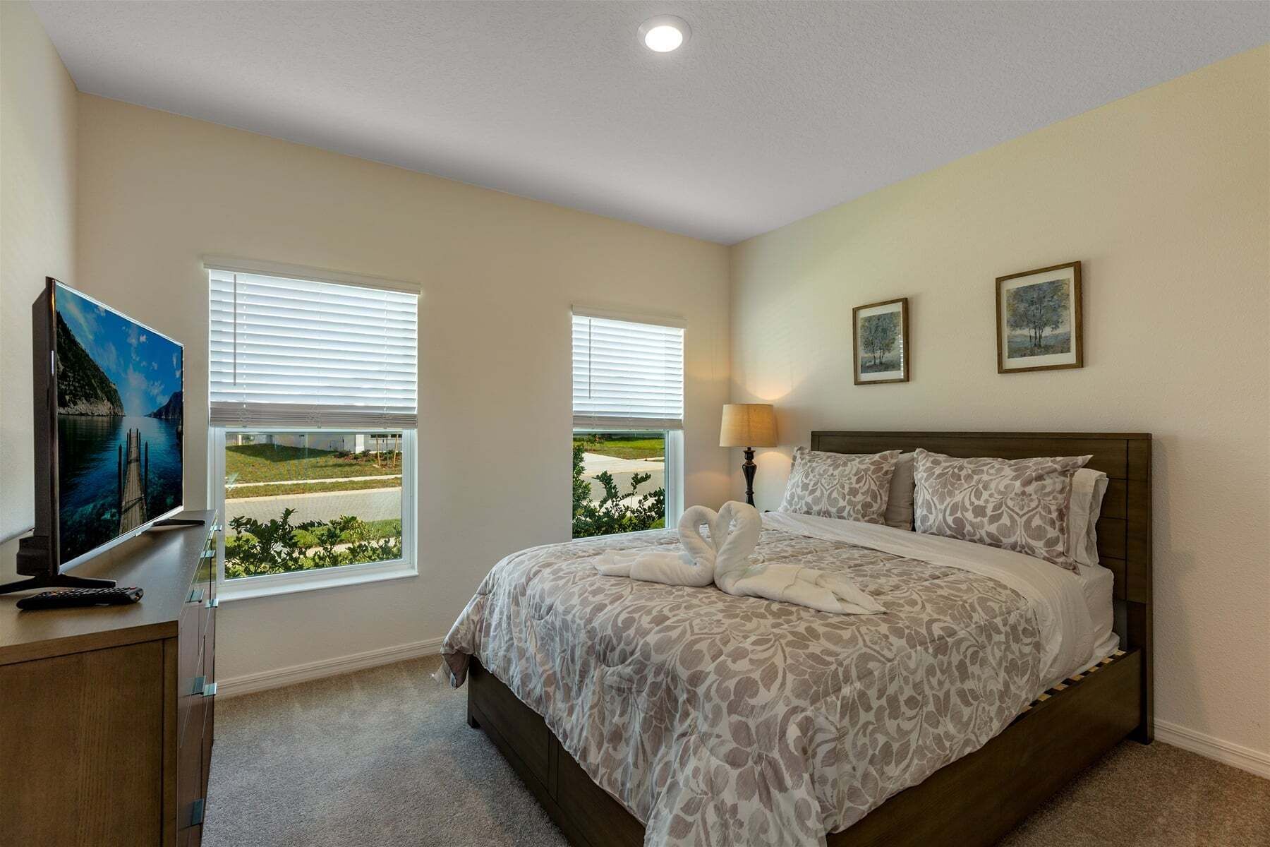 5 bedrooms, iron/ironing board, free WiFi, bed sheets