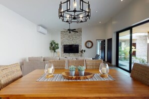 Dining - Oasis del Mar★Private Pool w/ swim up bar and Walking Distance to TWO Beaches★ (Tamarindo)