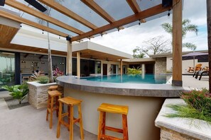 Pool - Oasis del Mar★Private Pool w/ swim up bar and Walking Distance to TWO Beaches★ (Tamarindo)