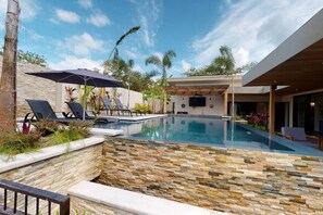 Pool - Oasis del Mar★Private Pool w/ swim up bar and Walking Distance to TWO Beaches★ (Tamarindo)