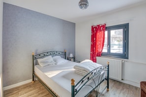 3 chambres, fer et planche à repasser, Wi-Fi gratuit