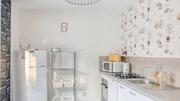 Frigorifero, microonde, forno, lavastoviglie