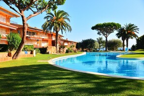 Pool - N-3 ground floor in community with pool (Calella de Palafrugell)