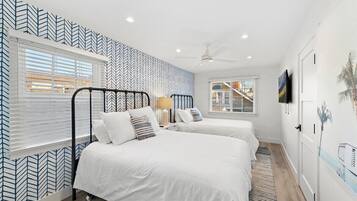 3 bedrooms, desk, iron/ironing board, travel cot