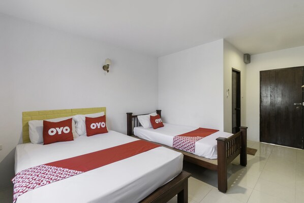 Chambre triple Deluxe | Bureau, accès au Wi-Fi (inclus), literie fournie