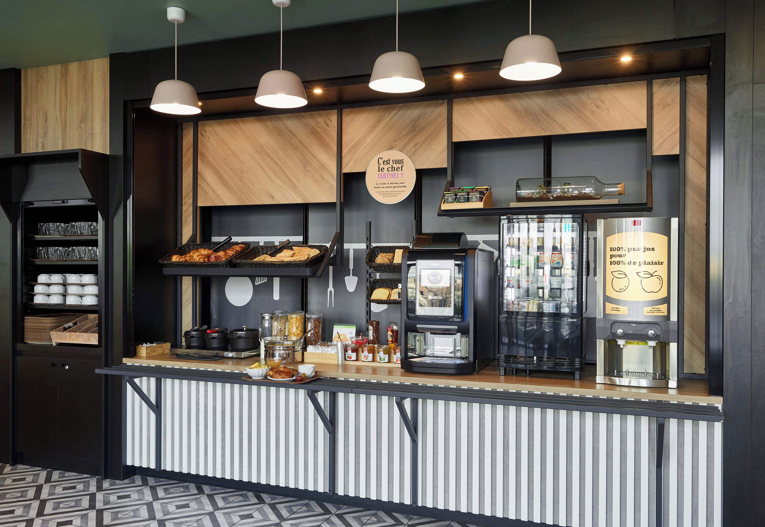 daily buffet breakfast for a fee