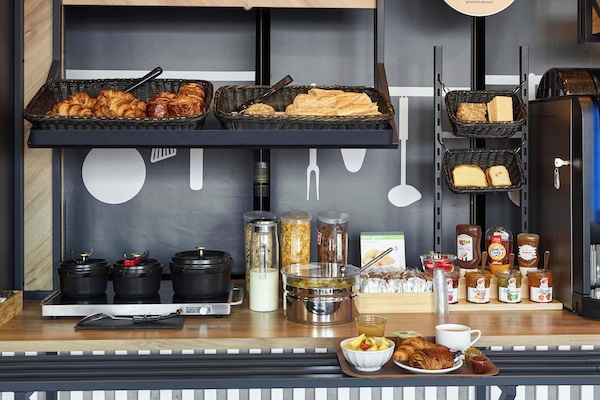 Daily buffet breakfast for a fee