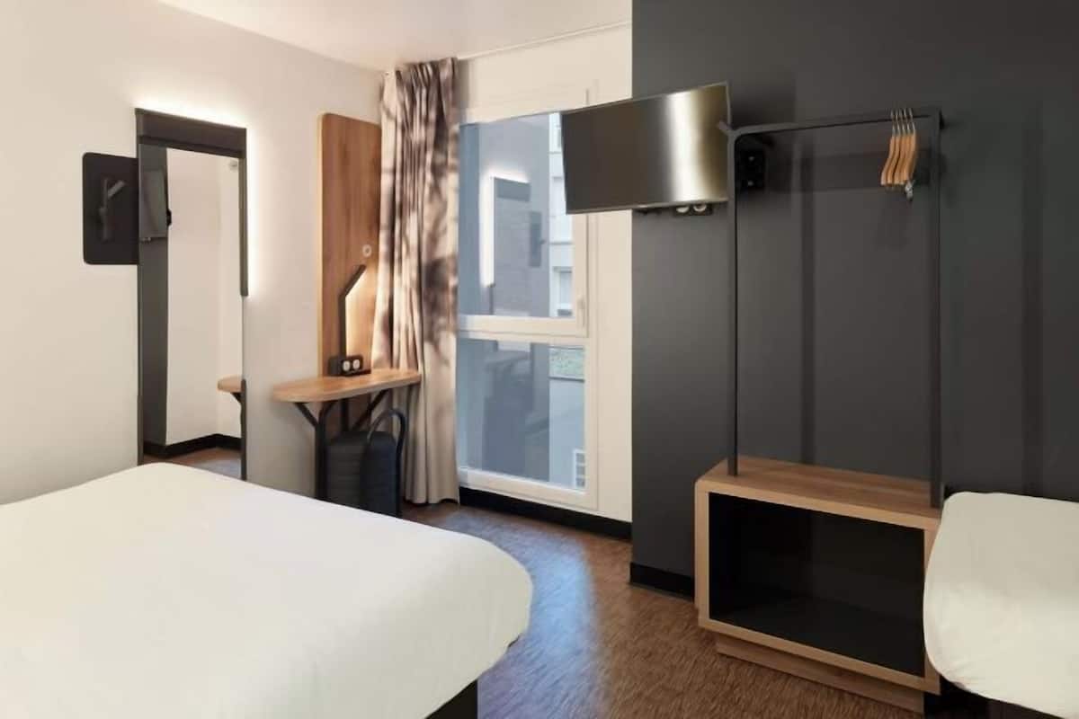 Desk, free WiFi, bed sheets