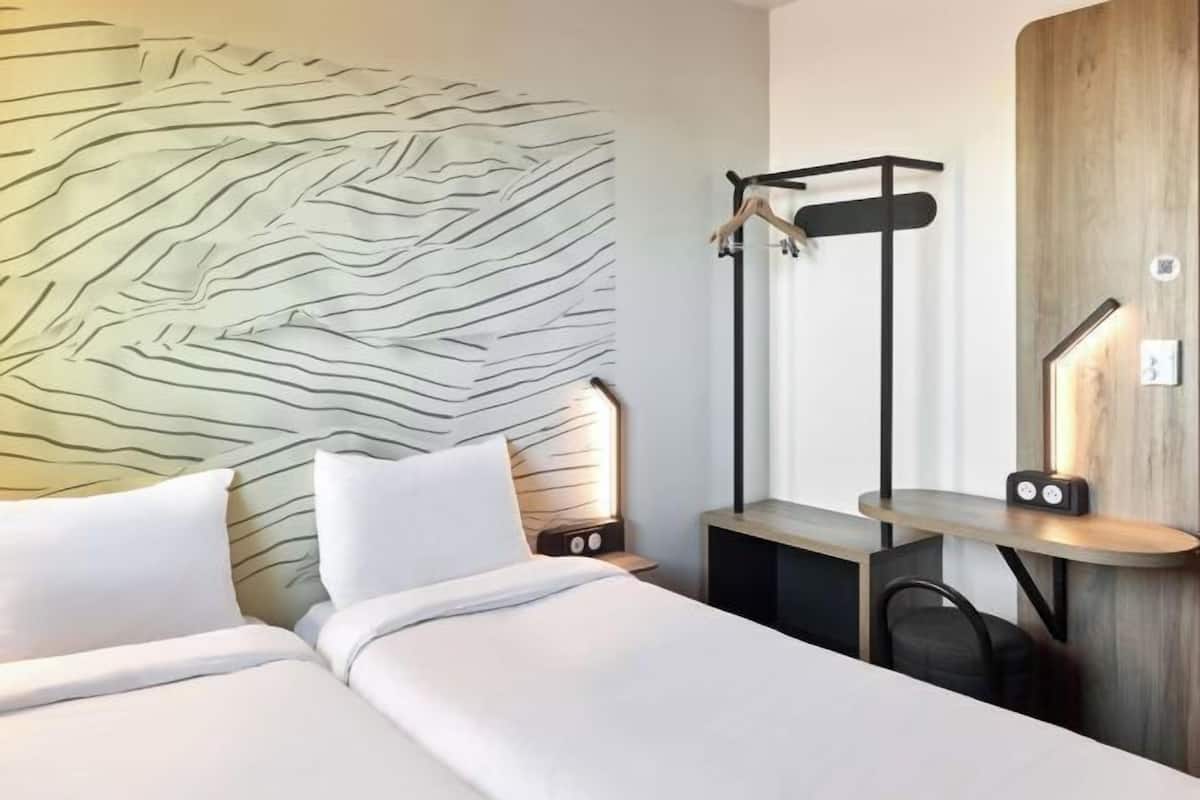 Desk, free WiFi, bed sheets