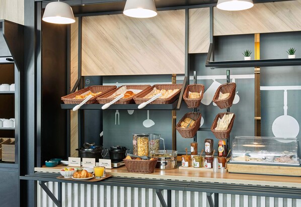 每日付費供應吃到飽早餐