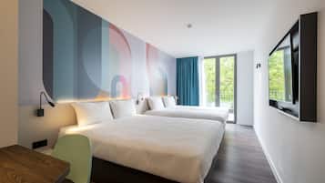 Quadruple Room | Desk, soundproofing, free WiFi, bed sheets