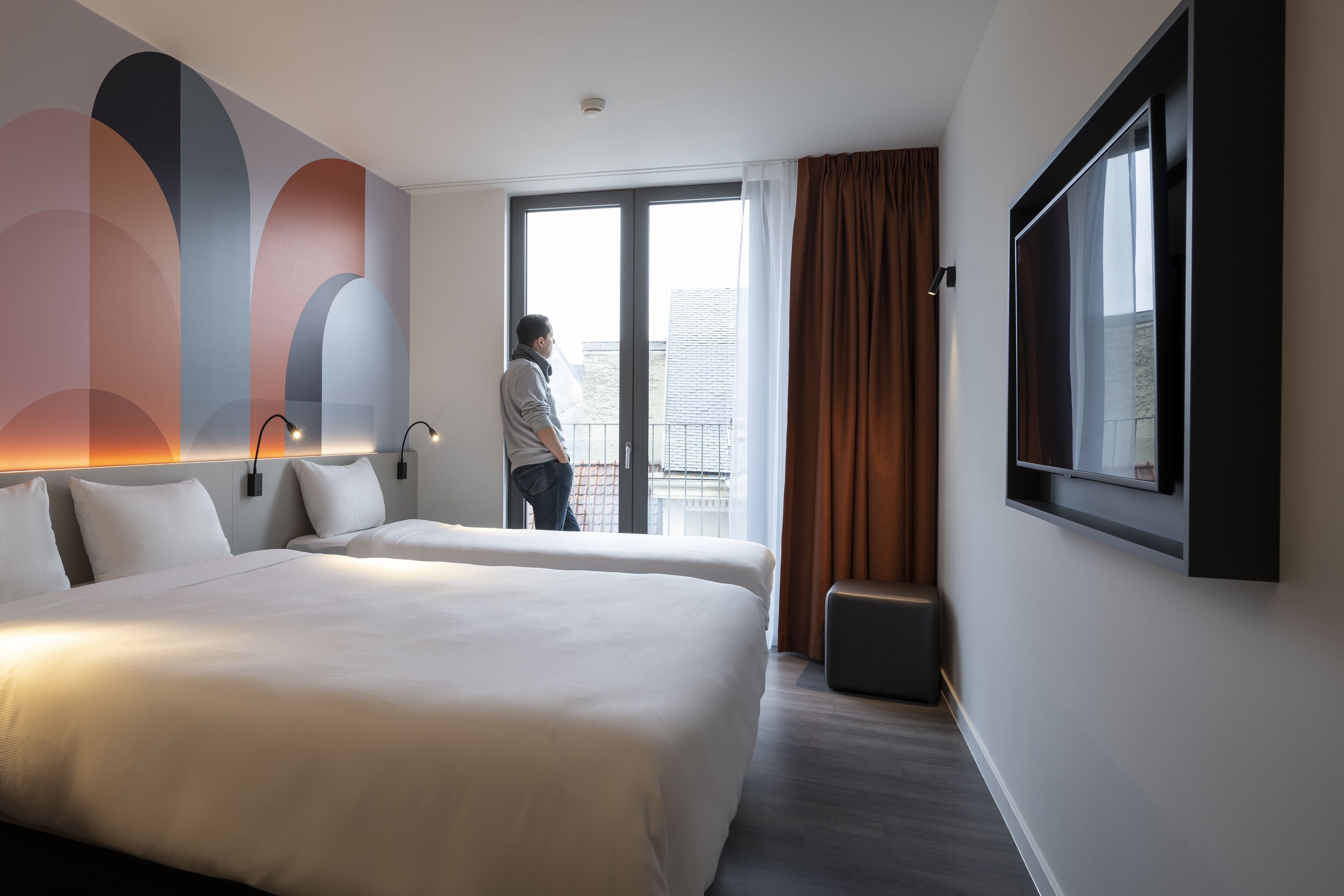 triple room | desk, soundproofing, free wifi, bed sheets