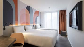 Desk, soundproofing, free WiFi, bed sheets
