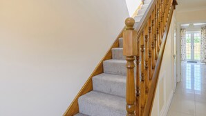 A staircase with wooden balusters and carpeted steps leading to a landing. - Dawson Park 4 - UK12663 (Mablethorpe)