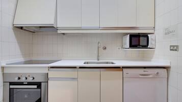 Refrigerador, microondas, horno y lavavajillas