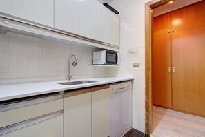 Réfrigérateur, micro-ondes, four, lave-vaisselle