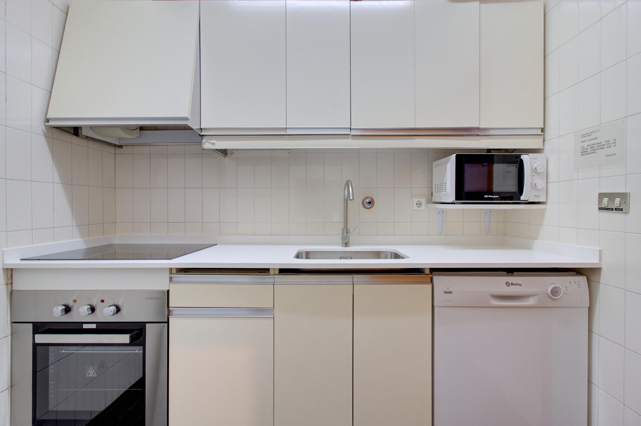 Refrigerador, microondas, horno y lavavajillas 