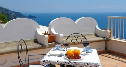 Casa San Tommaso studio flat with breathtaking sea view terrace.
