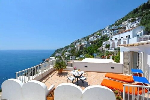 Casa San Tommaso studio flat with breathtaking sea view terrace.