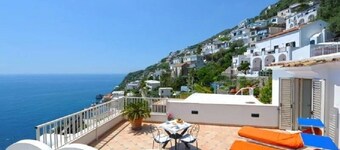 Casa San Tommaso studio flat with breathtaking sea view terrace.