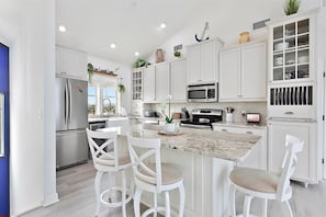 Fridge, microwave, oven, stovetop - Oceanfront, Minutes to St. Aug & Guana + Game Room (Ponte Vedra Beach)