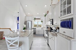 Coffee/tea maker, fridge, microwave, oven - Cloud Nine Home, Oceanfront with Game Room (Ponte Vedra Beach)