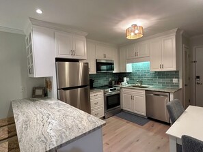 Fridge, microwave, stovetop, dishwasher - New Listing Updated Luxury Condo Ocean Views Bikes & Beach Gear included (Hilton Head Island)