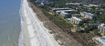 New Listing Updated Luxury Condo Ocean Views Bikes & Beach Gear included