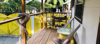Gumbo Limbo's Dreaded Grape Cabana - Steps from Ocean, Free Bikes, Free WiFi