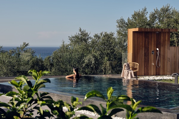 Watch the weather shiny across the horizon from this captivating villa.