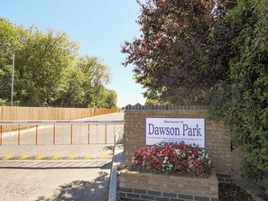 Un panneau accueillant les visiteurs du parc Dawson et indiquant qu’il s’agit d’un parc privé.